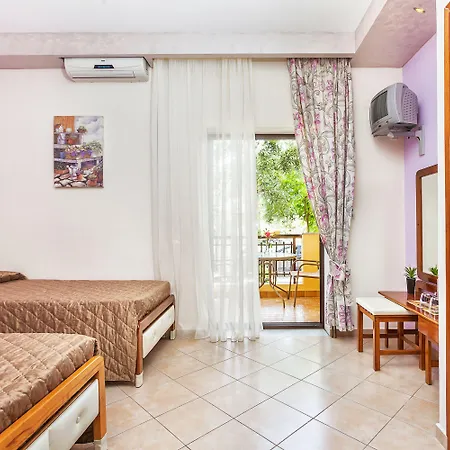 Lemon Garden Hotel *