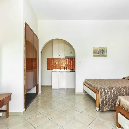 Отель Lemon Garden Пефкохори