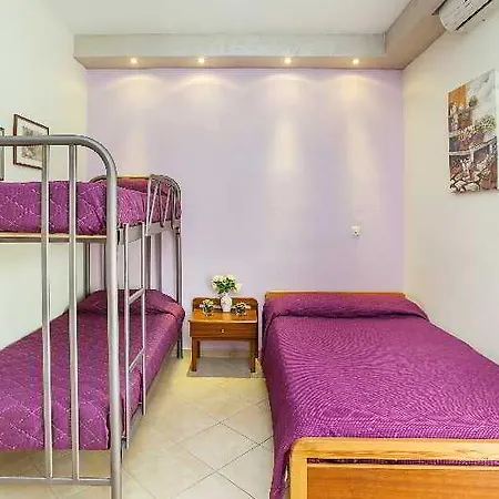 Lemon Garden Пефкохори